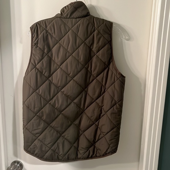 Olive green puffer vest size medium - Picture 2 of 14